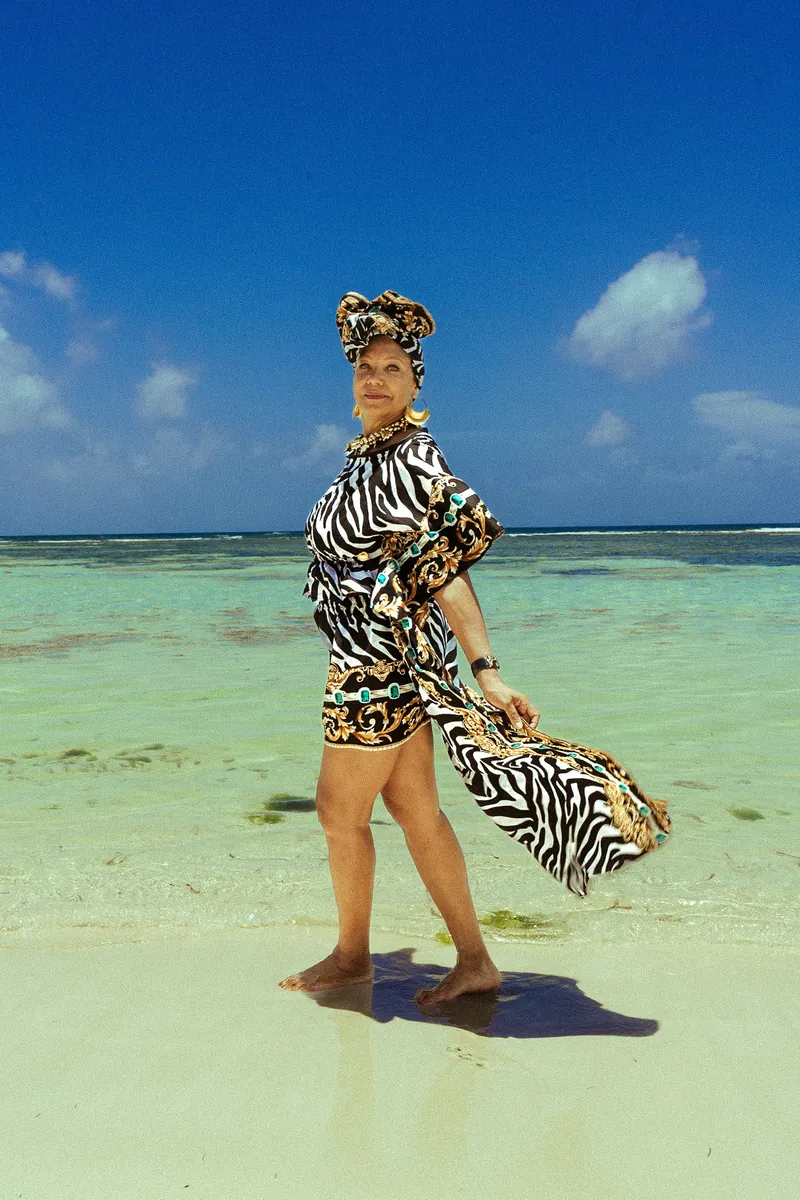Esprit Safari — pièce cousue main Izilouk, portée par Dominique en Guadeloupe